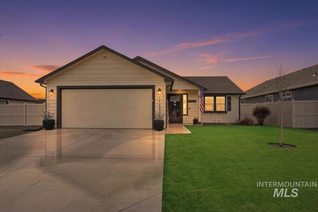 Photo of 11391 Alice Springs St, Caldwell, ID 83607 (MLS # 98975082)