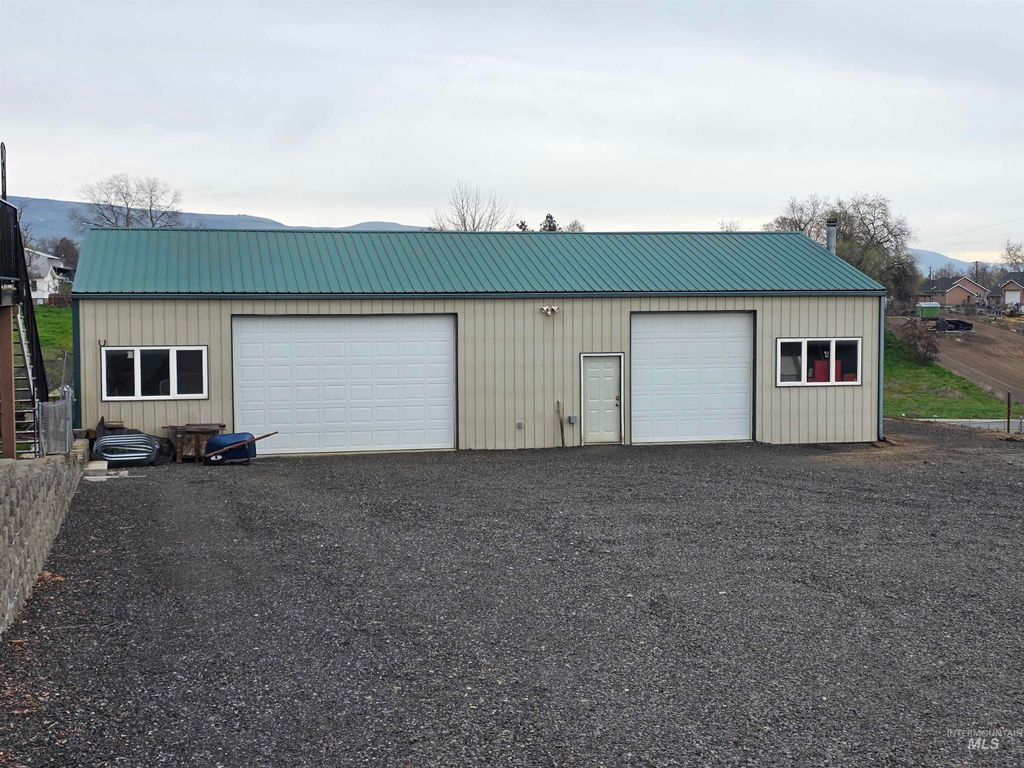 Photo of 1008 Lambert Court, Clarkston, WA 99403 (MLS # 98980317)