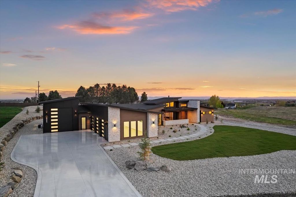 Photo of 8085 Quail Hollow Dr, Middleton, ID 83644 (MLS # 98983570)