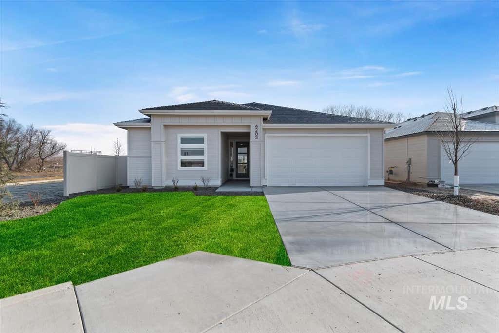 Photo of 4405 Tropic Way, Caldwell, ID 83607 (MLS # 98995798)