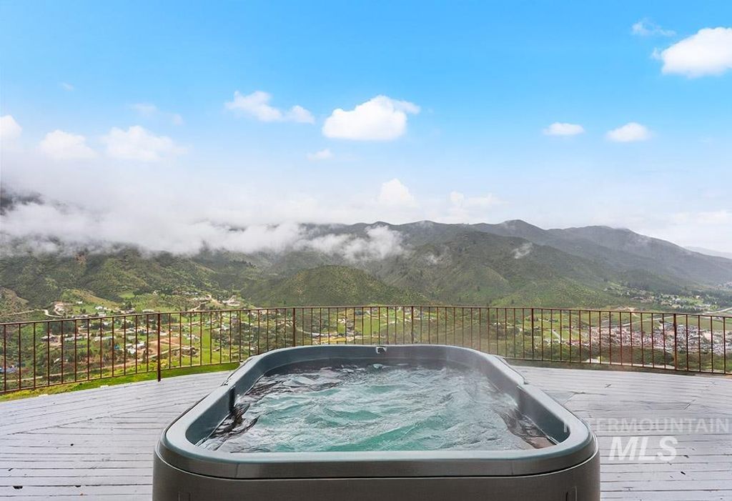 Photo of 41 Whitehawk Way, Boise, ID 83716 (MLS # 98982590)