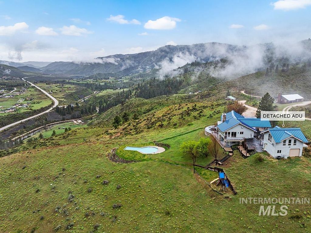 Photo of 41 Whitehawk Way, Boise, ID 83716 (MLS # 98982590)