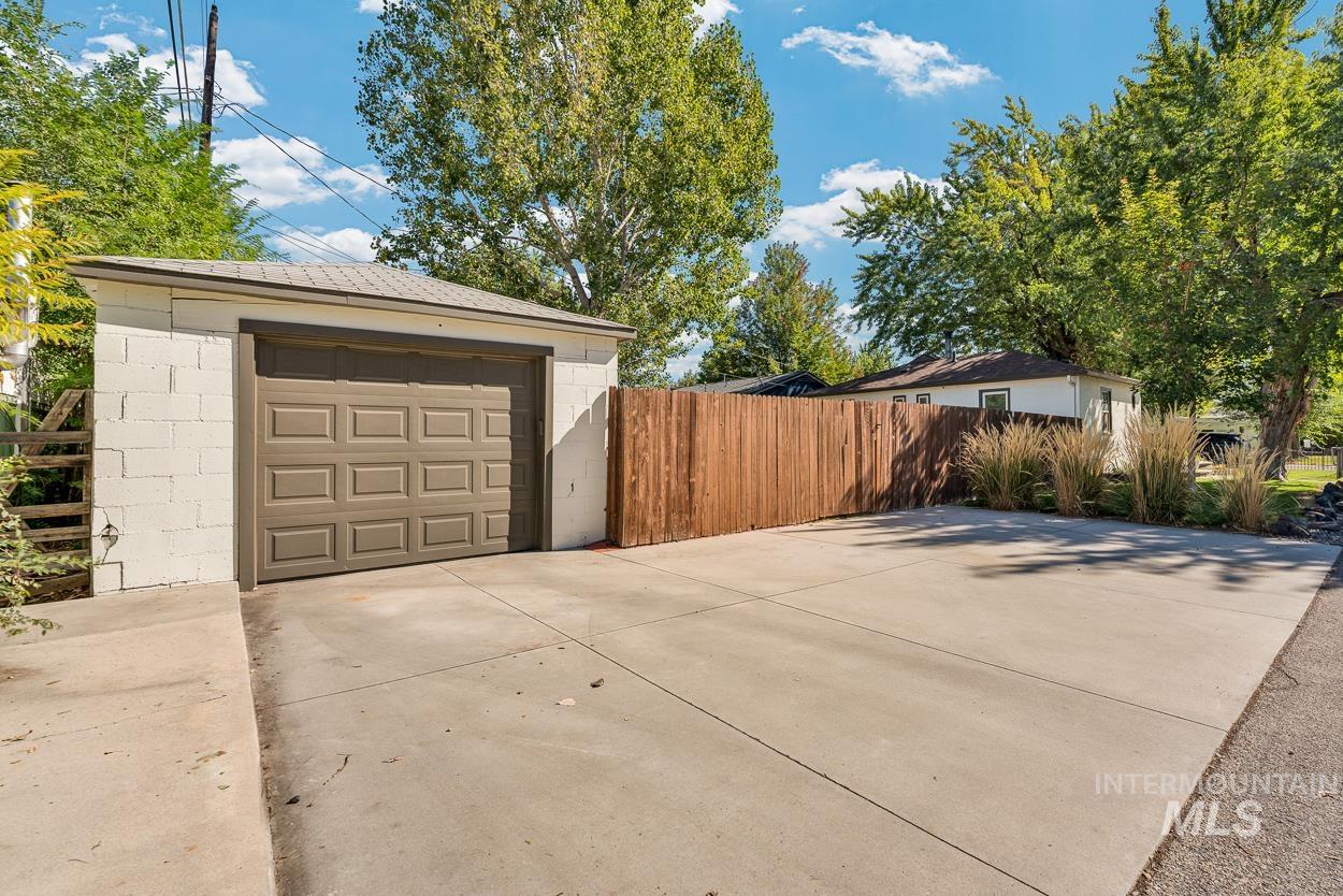 Detached garage with driveway