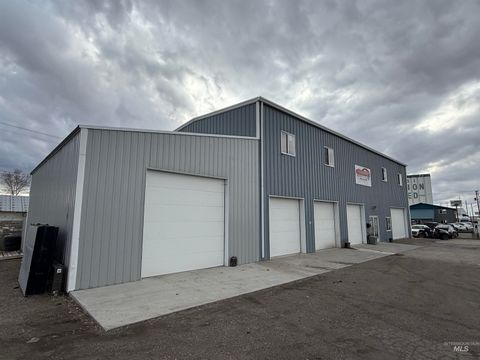 Photo of 727 W Main Street, Burley, ID 83318 (MLS # 98976397)