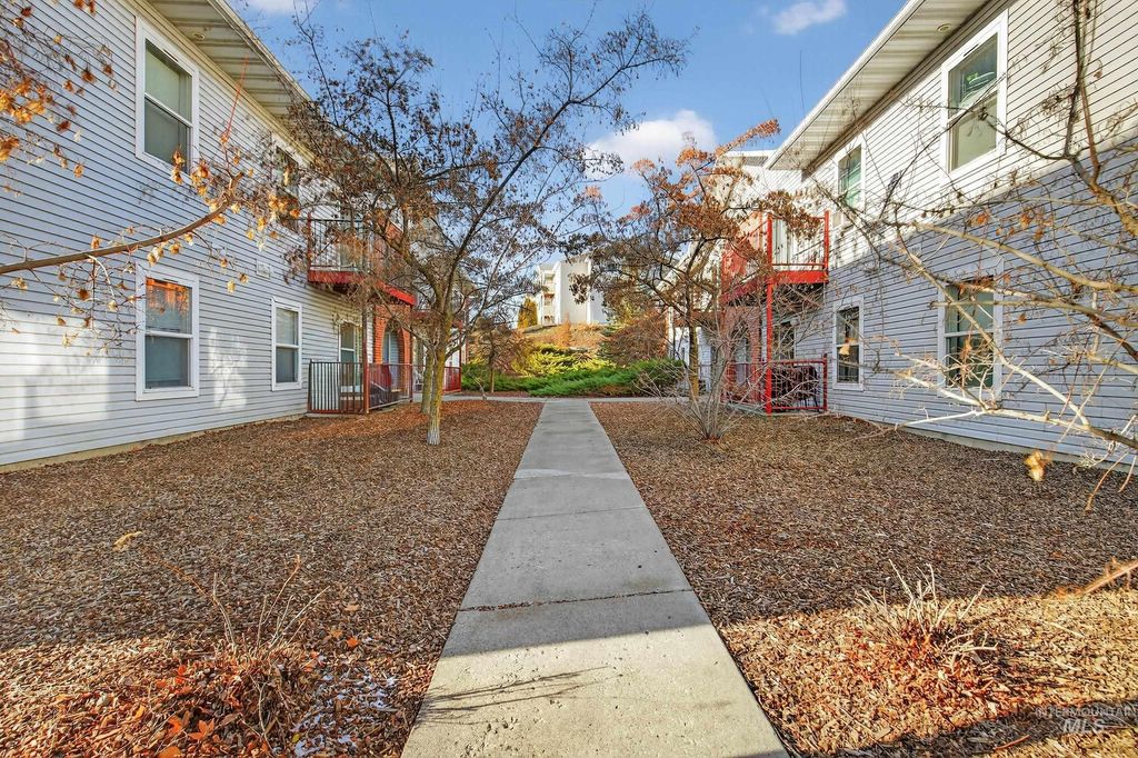 Photo of 131 Baker #103 St, Moscow, ID 83843 (MLS # 98970910)