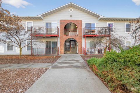 Photo of 131 Baker #103 St, Moscow, ID 83843 (MLS # 98970910)