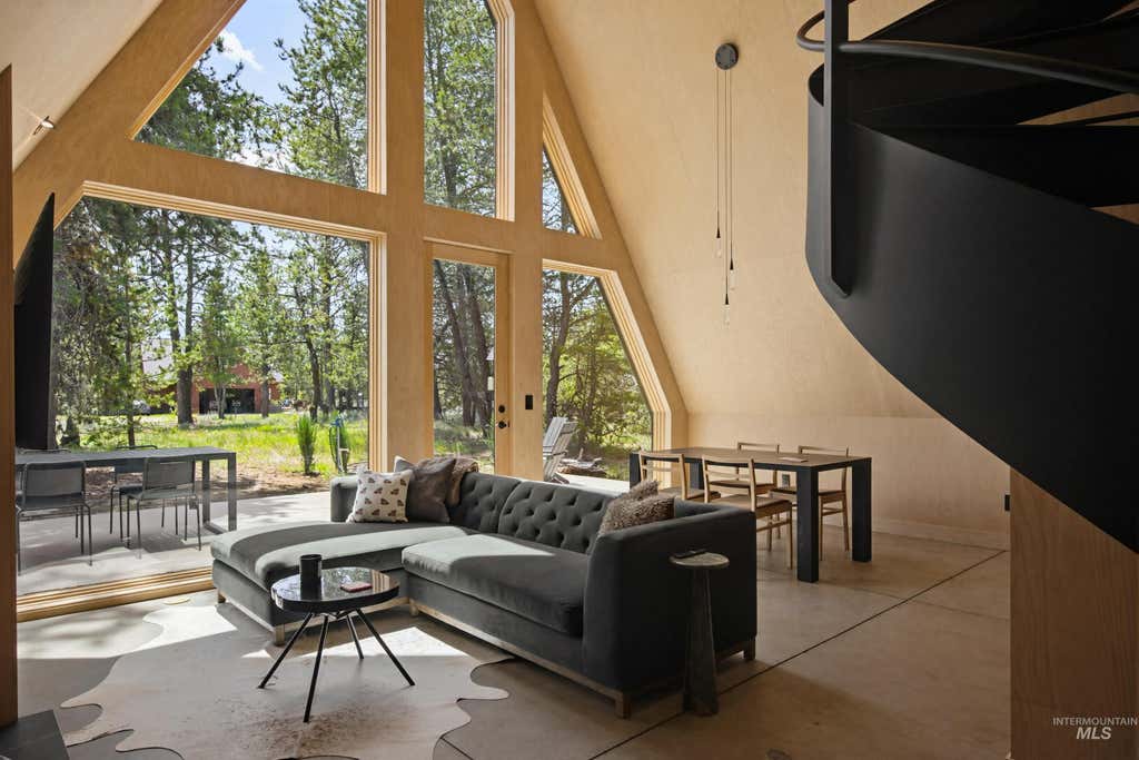 Photo of 152 Forest Place, Donnelly, ID 83615 (MLS # 98990955)