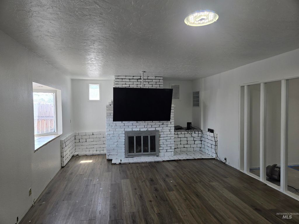 Photo of 260 Buena Vista St, Twin Falls, ID 83301 (MLS # 98983024)