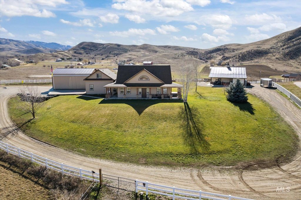 Photo of 27 Waverly Drive, Horseshoe Bend, ID 83629 (MLS # 98977014)
