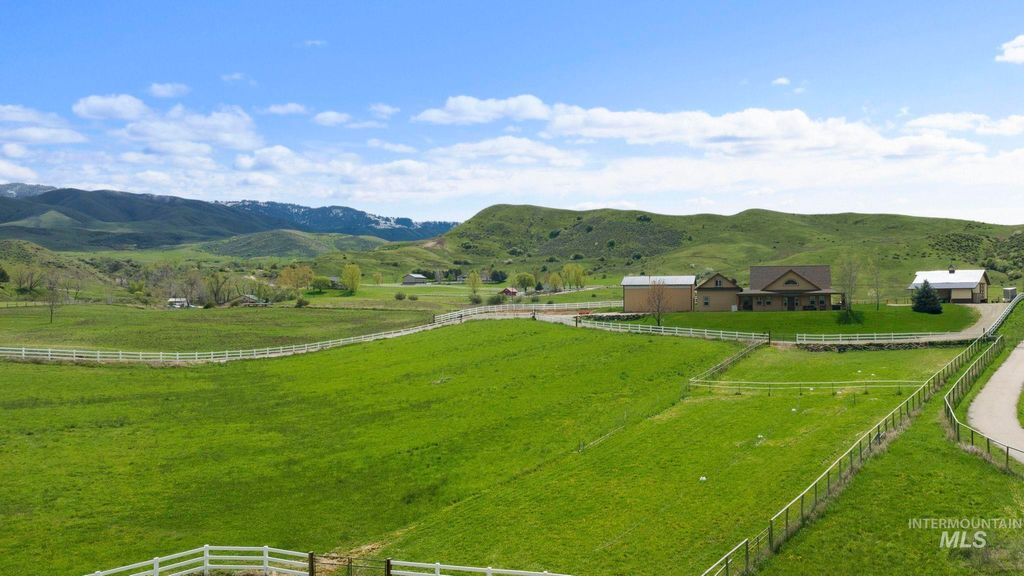 Photo of 27 Waverly Drive, Horseshoe Bend, ID 83629 (MLS # 98977014)