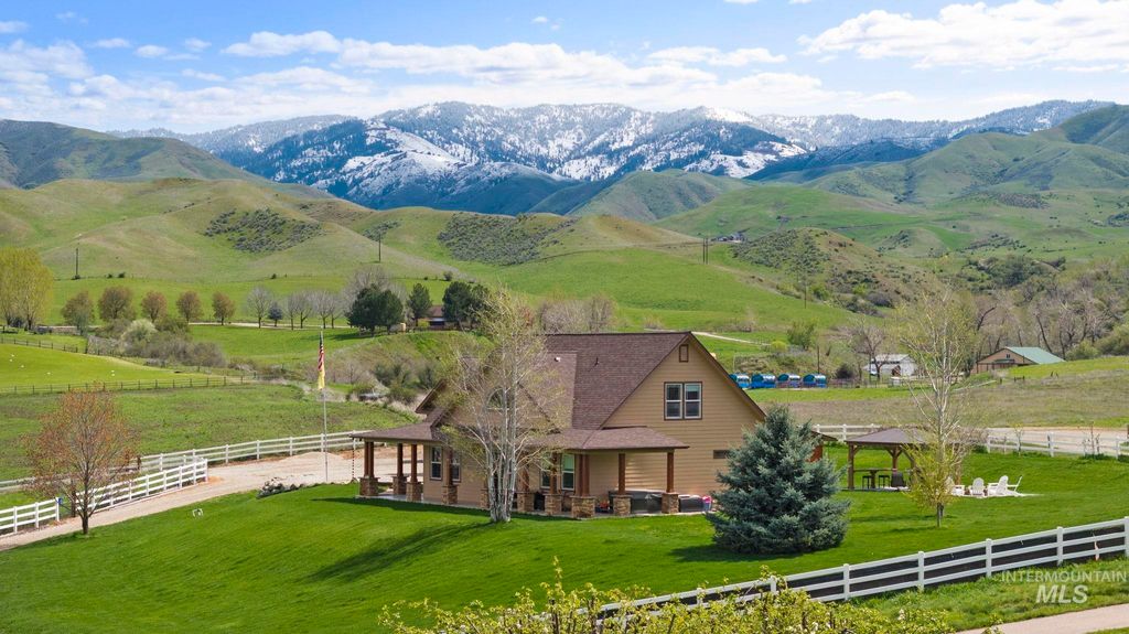 Photo of 27 Waverly Drive, Horseshoe Bend, ID 83629 (MLS # 98977014)