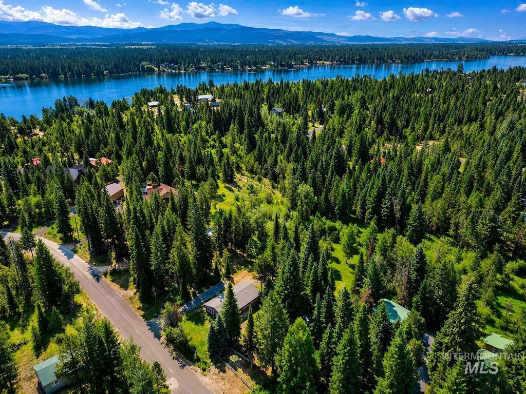 Photo of 106 Forest Place, Donnelly, ID 83615 (MLS # 98982472)