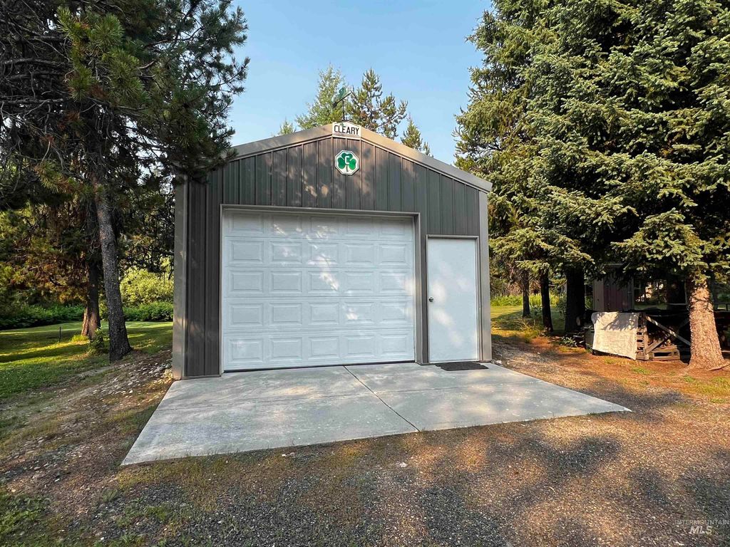 Photo of 106 Forest Place, Donnelly, ID 83615 (MLS # 98982472)