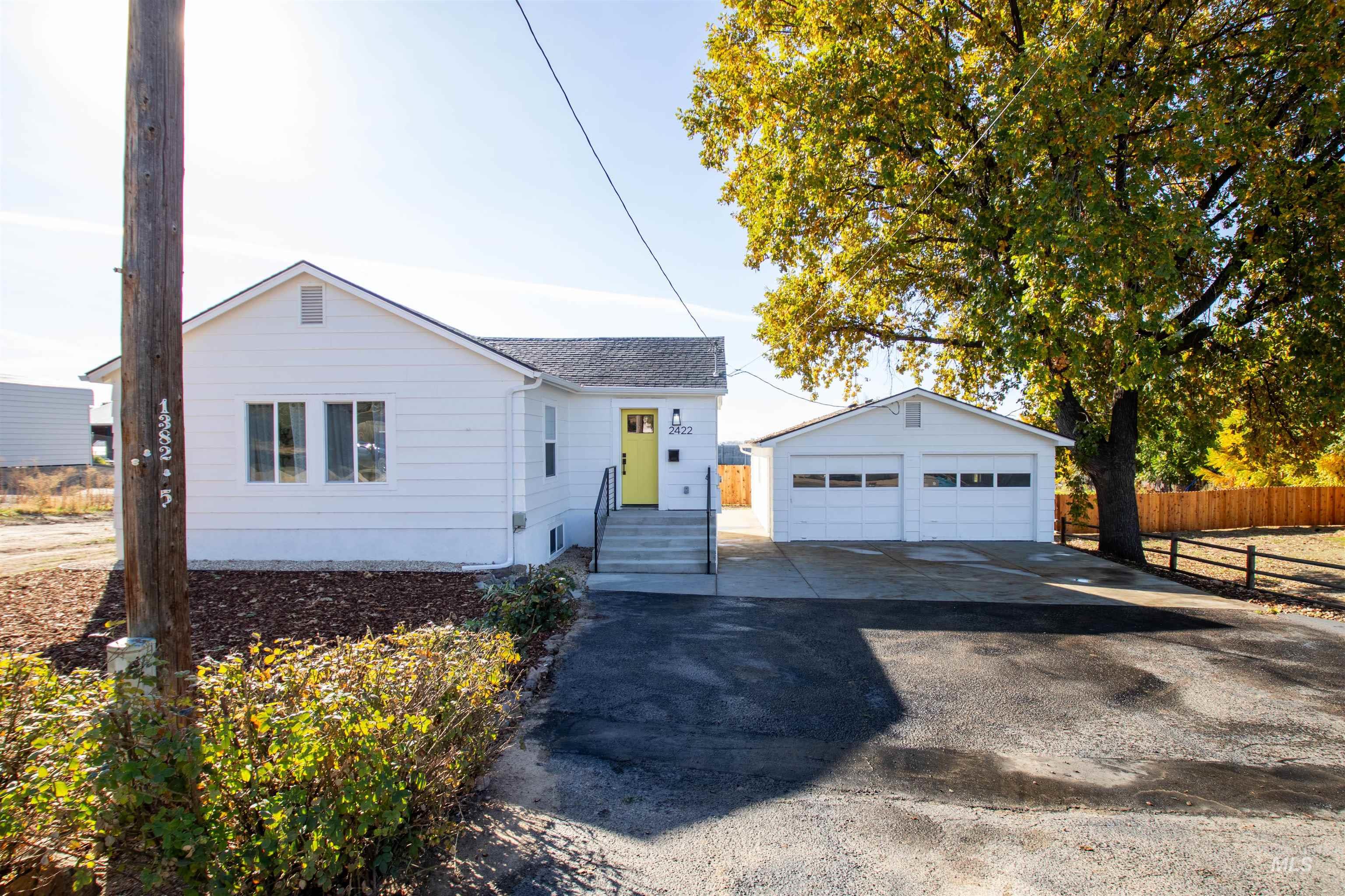 2422 Syringa Ln