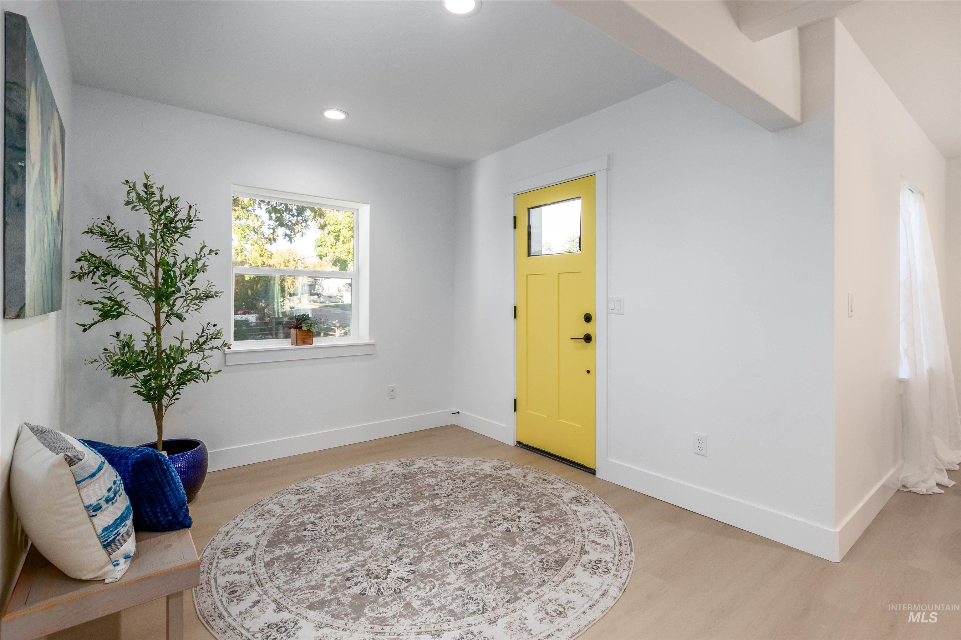 2422 Syringa Ln