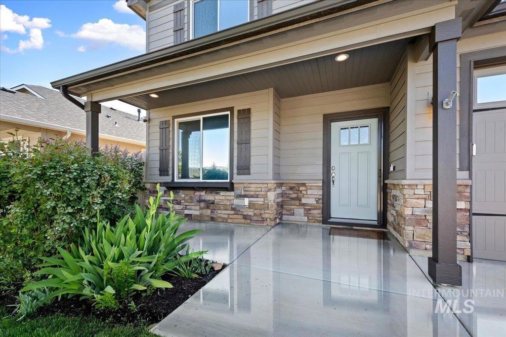 Photo of 1306 N Warm River Ave, Kuna, ID 83634 (MLS # 98985849)