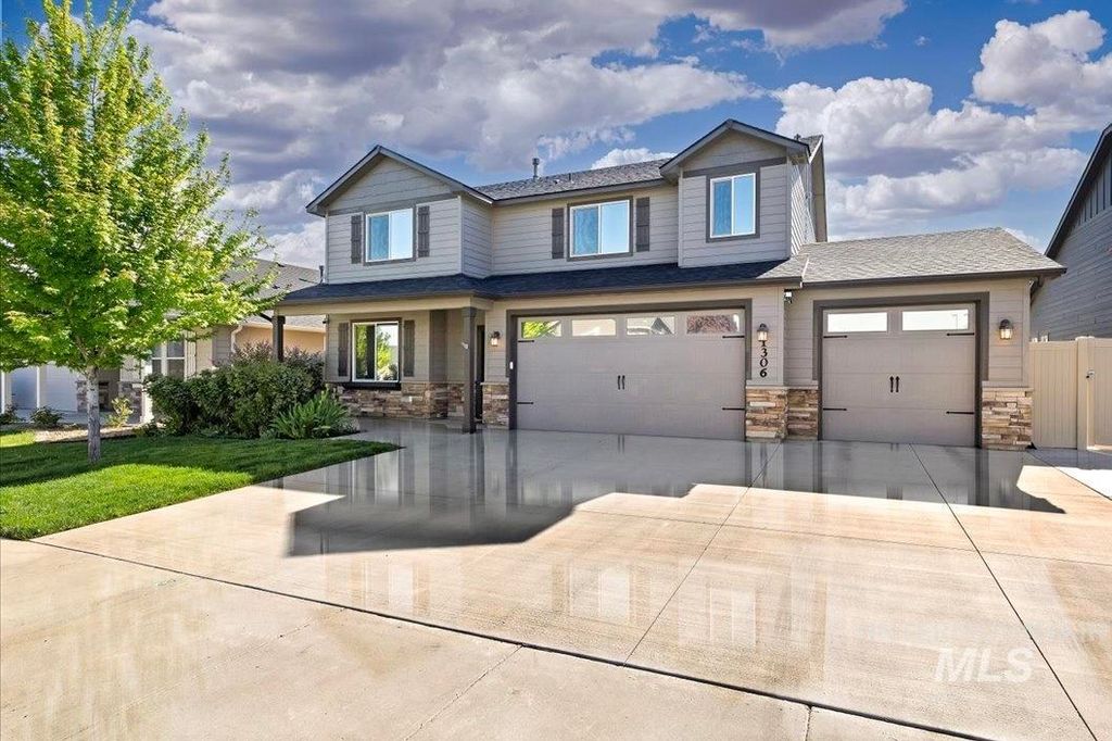 Photo of 1306 N Warm River Ave, Kuna, ID 83634 (MLS # 98985849)