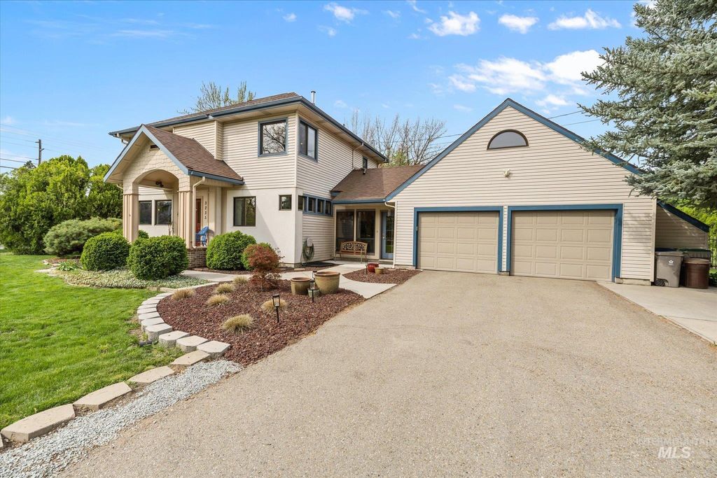 Photo of 3235 Mountain View Dr, Boise, ID 83704 (MLS # 98981979)