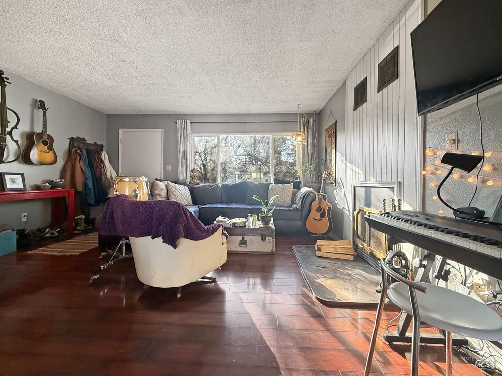 Photo of 2116 Concord Avenue, Moscow, ID 83843 (MLS # 98975458)