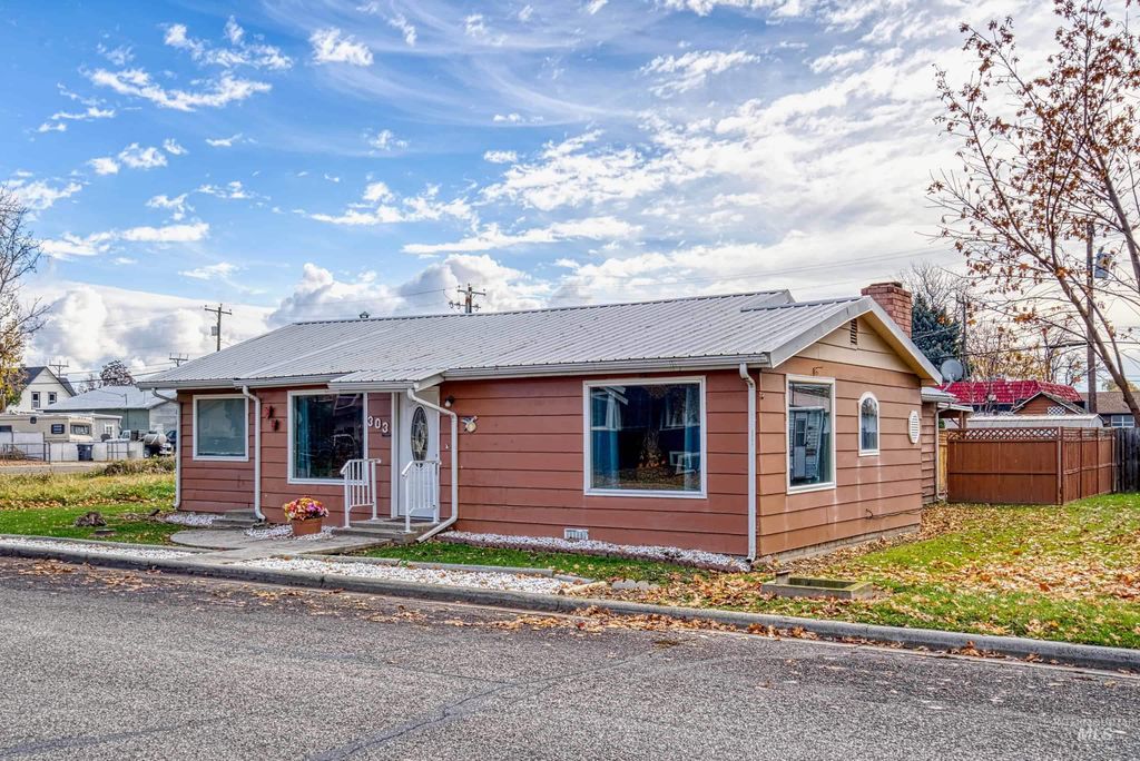 Photo of 303 W 1st St, Middleton, ID 83644 (MLS # 98968093)