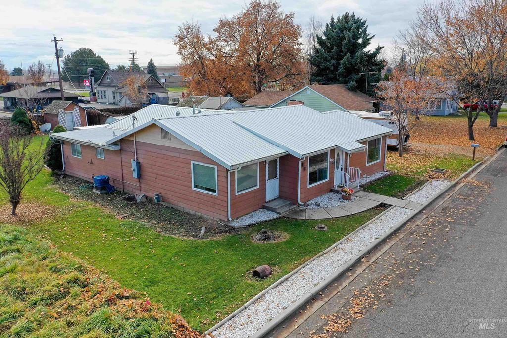 Photo of 303 W 1st St, Middleton, ID 83644 (MLS # 98968093)