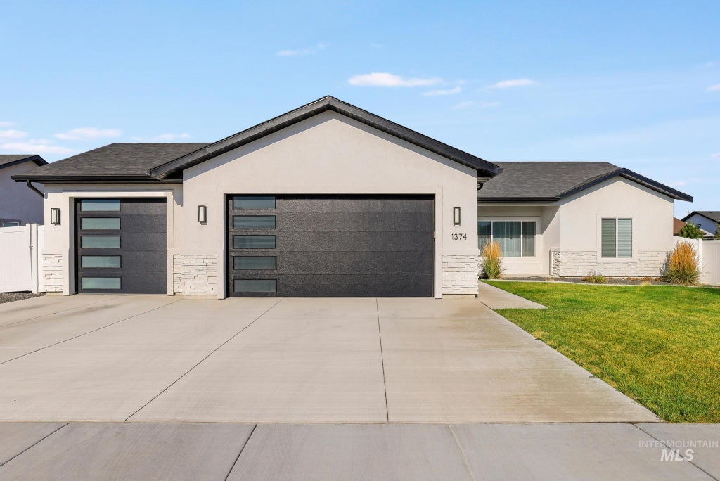 Photo of 1374 Zephlyn Street, Twin Falls, ID 83301 (MLS # 98999044)
