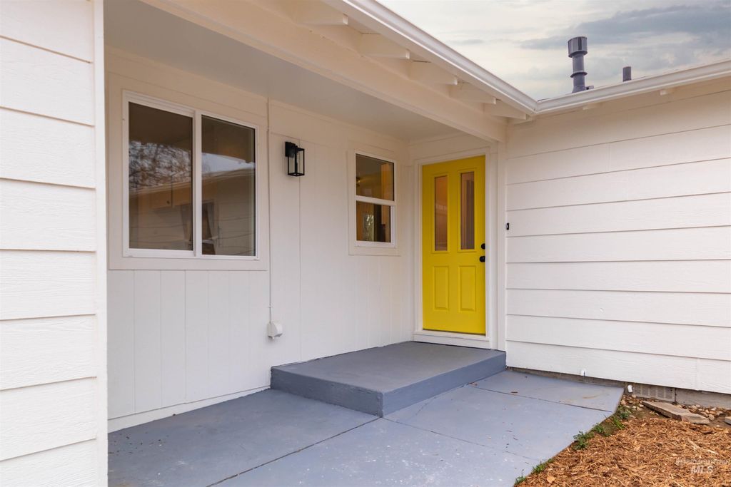 Photo of 712 18th Ave N Ave, Nampa, ID 83687 (MLS # 98968667)