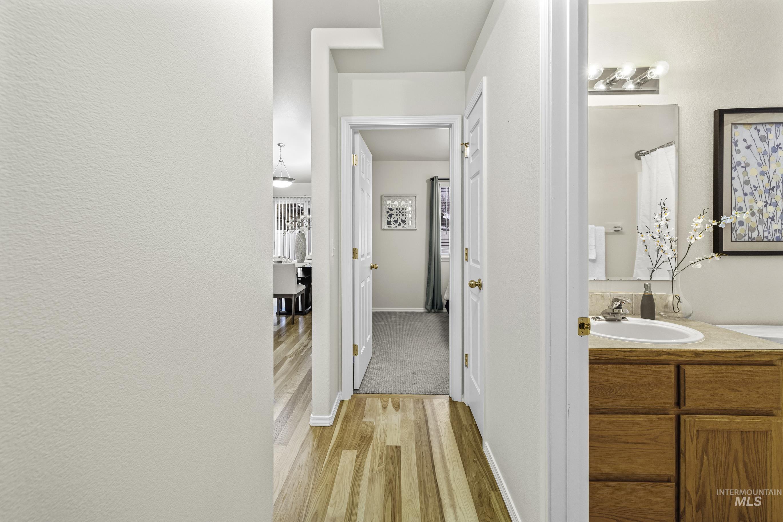 Meridian, Idaho 83646, United States, 3 Bedrooms Bedrooms, ,2 BathroomsBathrooms,Residential,Pending,58172