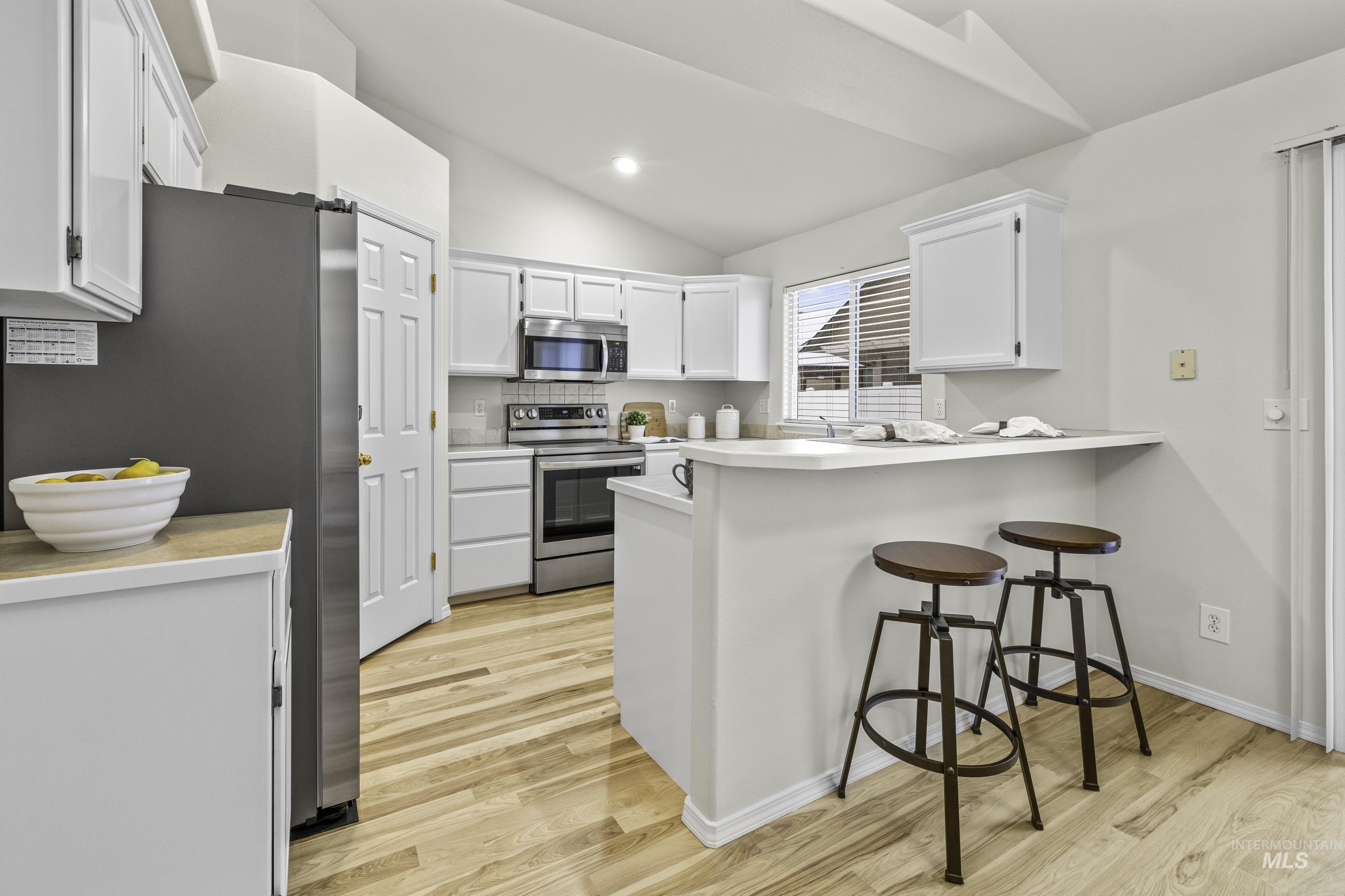 Meridian, Idaho 83646, United States, 3 Bedrooms Bedrooms, ,2 BathroomsBathrooms,Residential,Pending,58172