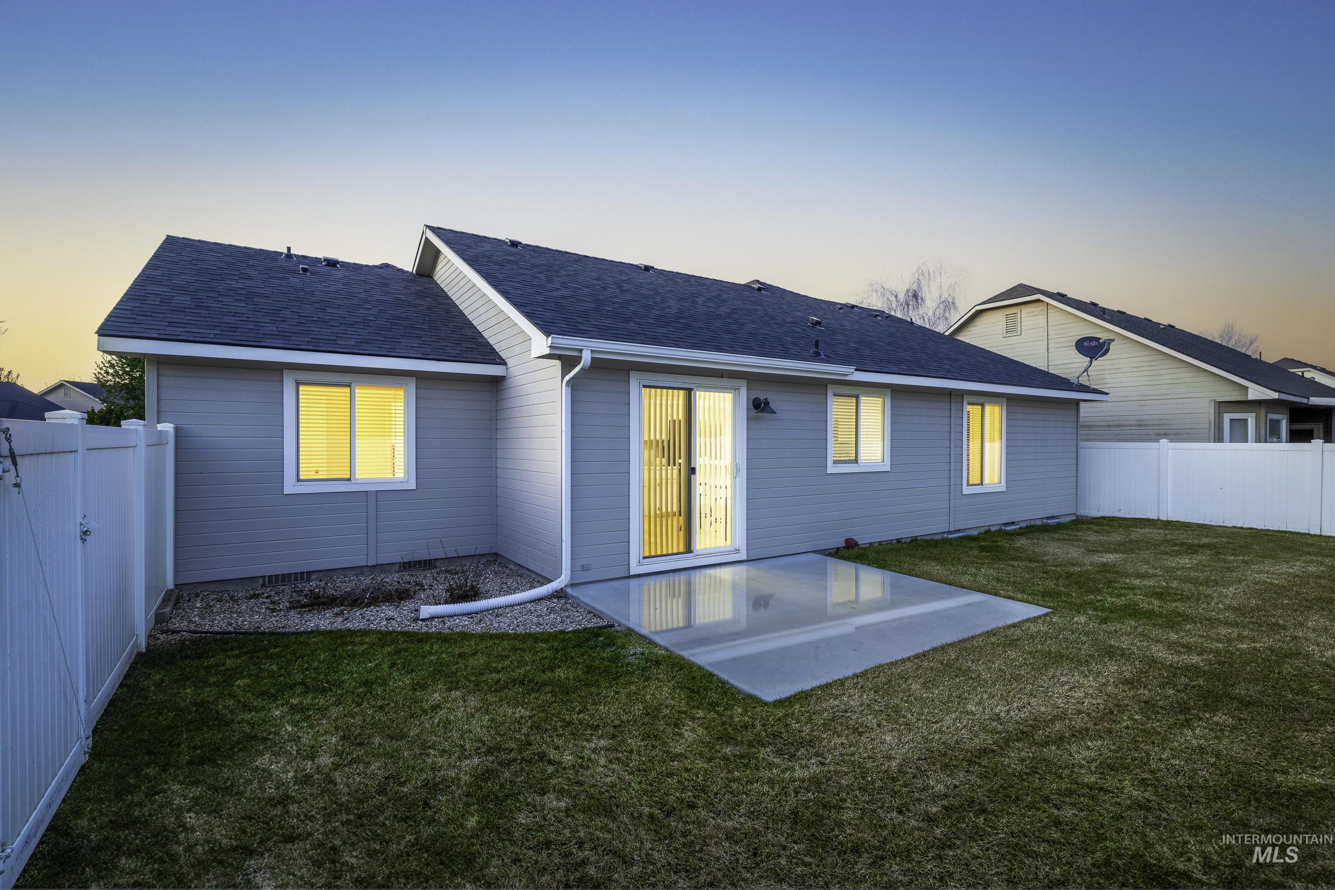 Meridian, Idaho 83646, United States, 3 Bedrooms Bedrooms, ,2 BathroomsBathrooms,Residential,Pending,58172