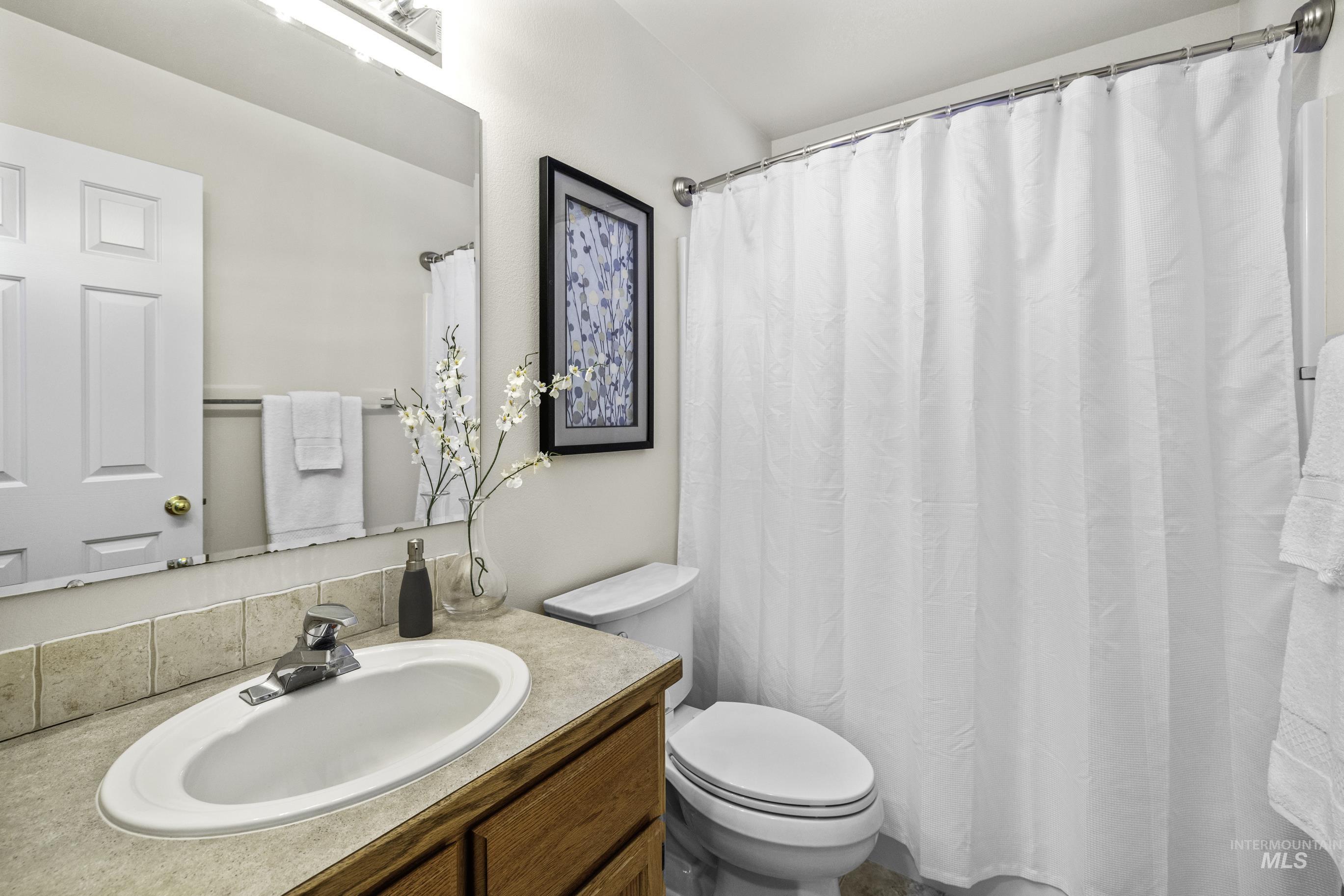 Meridian, Idaho 83646, United States, 3 Bedrooms Bedrooms, ,2 BathroomsBathrooms,Residential,Pending,58172