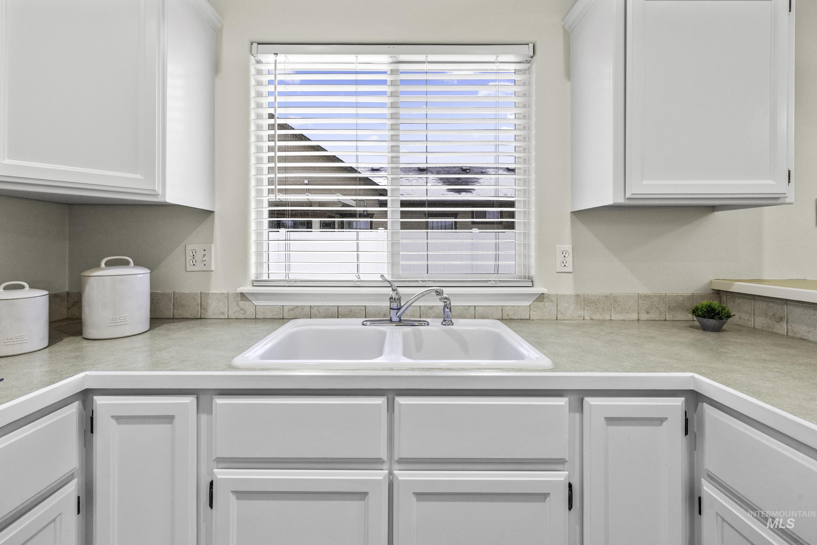 Meridian, Idaho 83646, United States, 3 Bedrooms Bedrooms, ,2 BathroomsBathrooms,Residential,Pending,58172