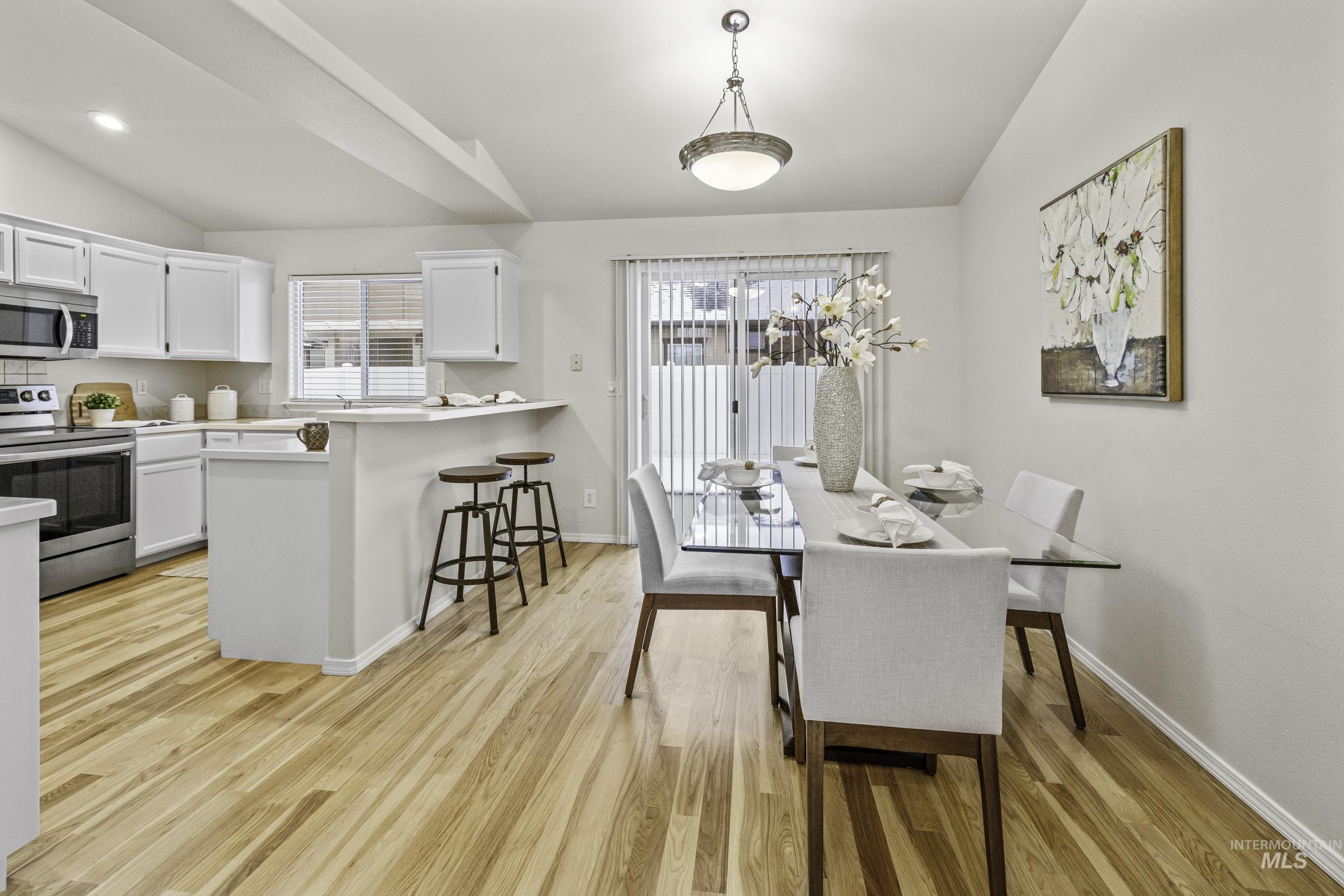 Meridian, Idaho 83646, United States, 3 Bedrooms Bedrooms, ,2 BathroomsBathrooms,Residential,Pending,58172