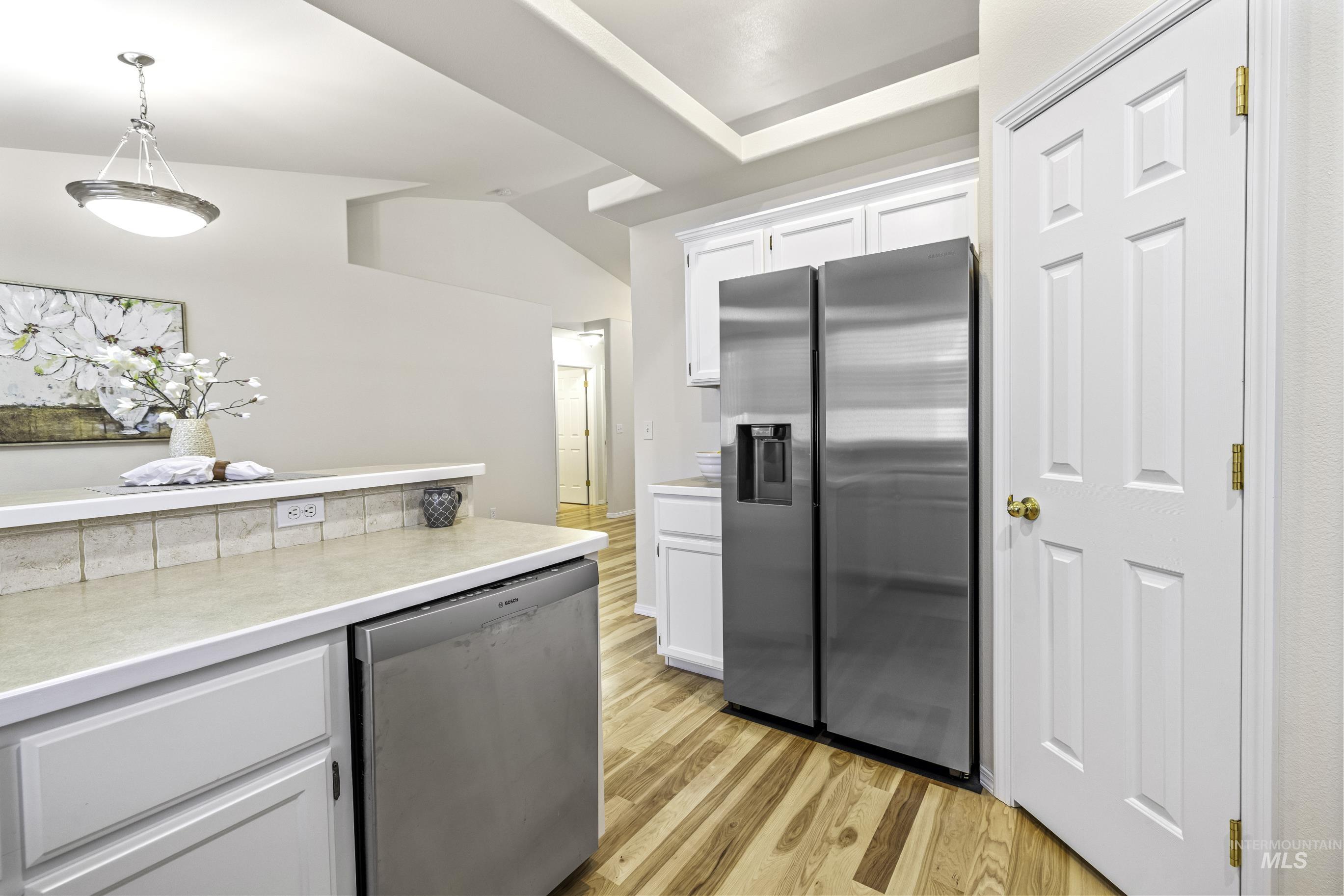 Meridian, Idaho 83646, United States, 3 Bedrooms Bedrooms, ,2 BathroomsBathrooms,Residential,Pending,58172