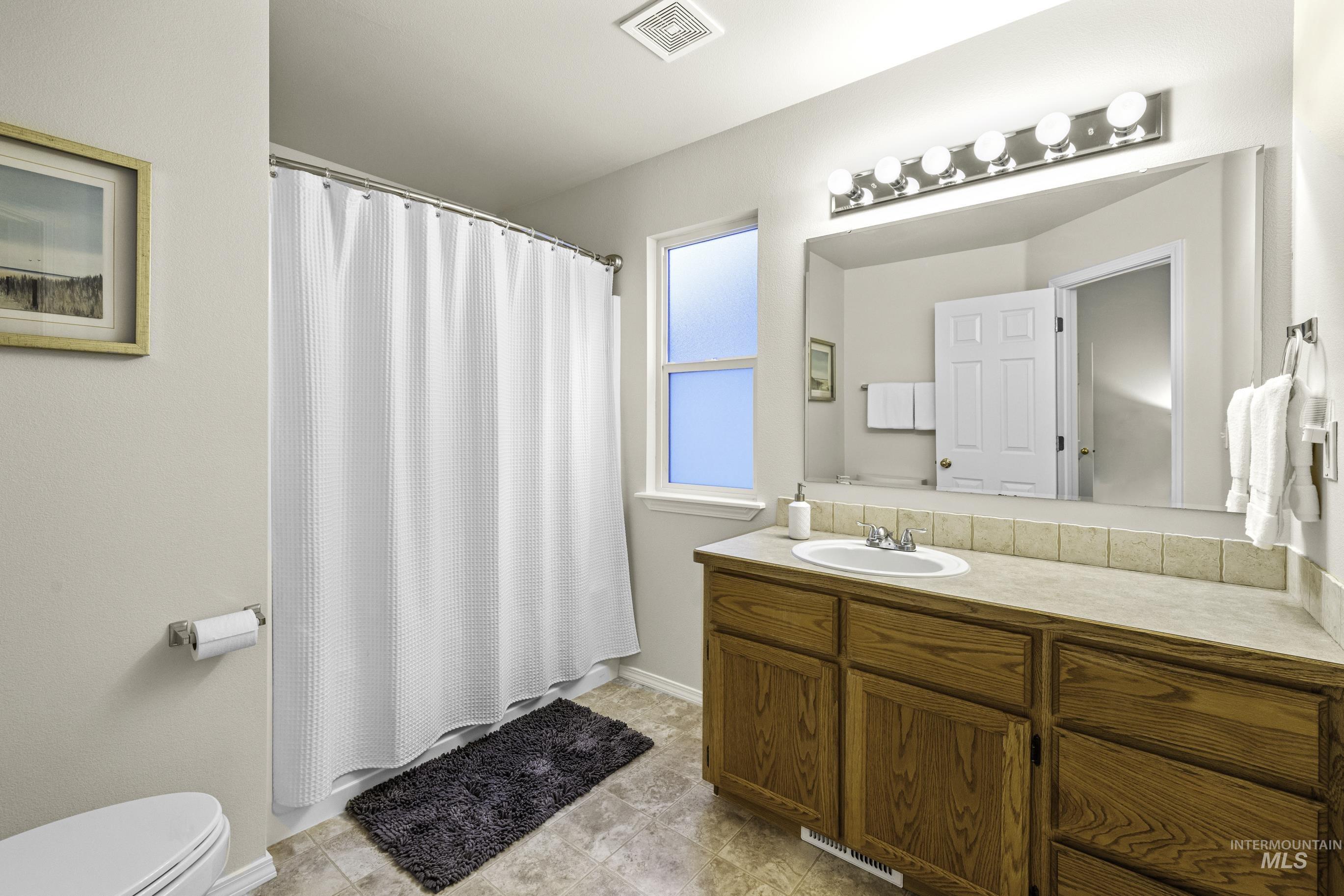 Meridian, Idaho 83646, United States, 3 Bedrooms Bedrooms, ,2 BathroomsBathrooms,Residential,Pending,58172