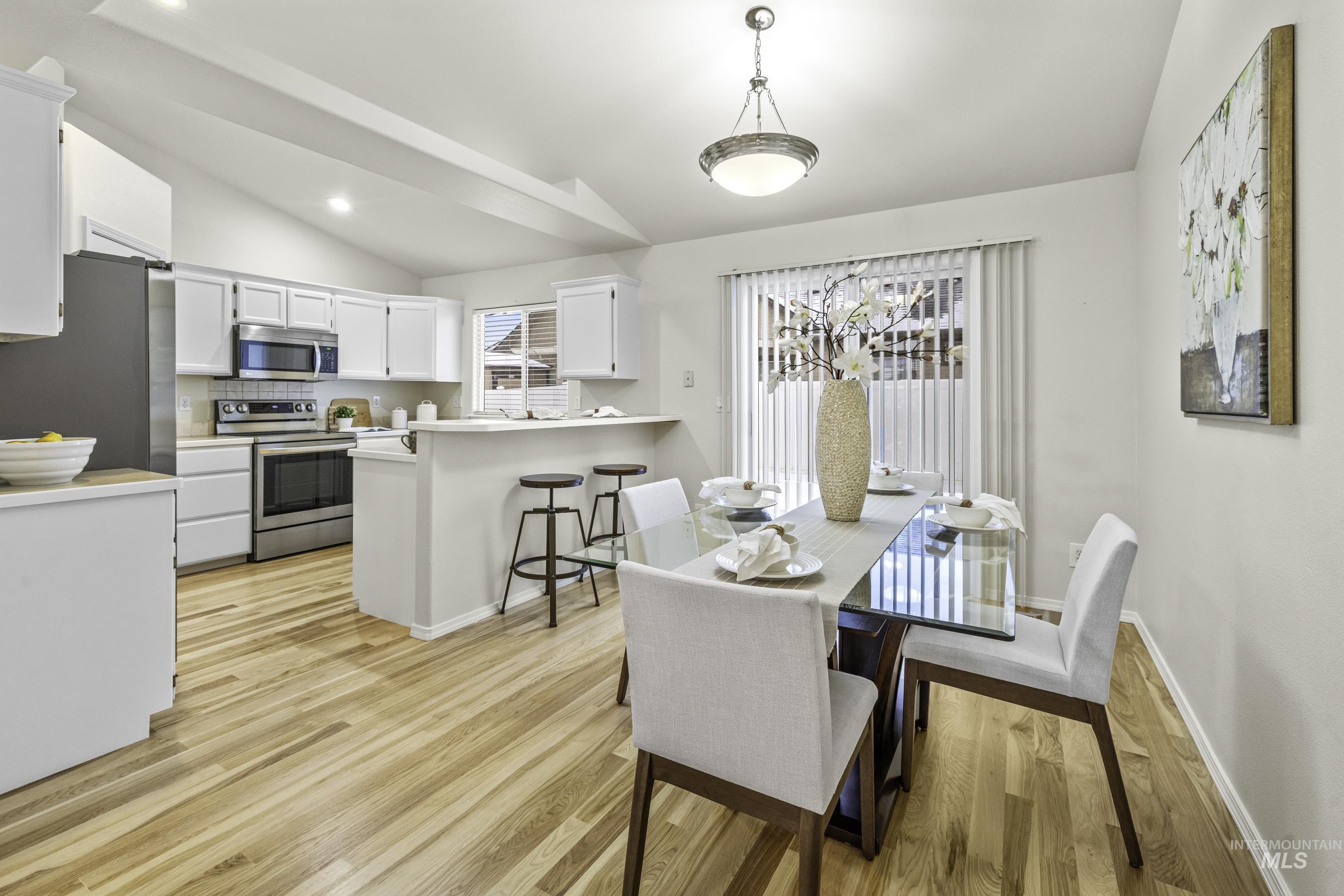 Meridian, Idaho 83646, United States, 3 Bedrooms Bedrooms, ,2 BathroomsBathrooms,Residential,Pending,58172