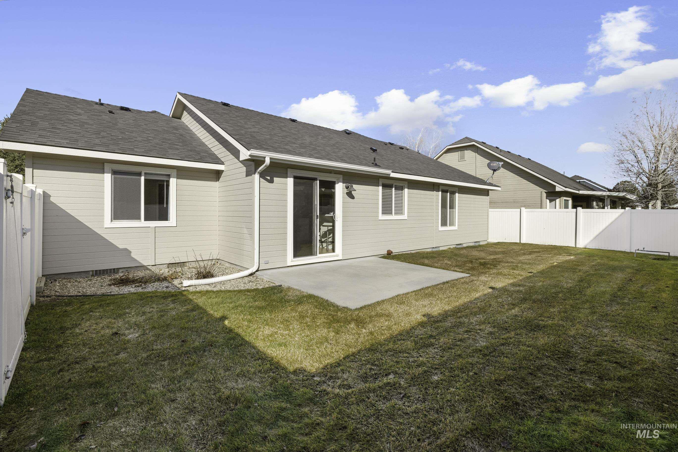 Meridian, Idaho 83646, United States, 3 Bedrooms Bedrooms, ,2 BathroomsBathrooms,Residential,Pending,58172