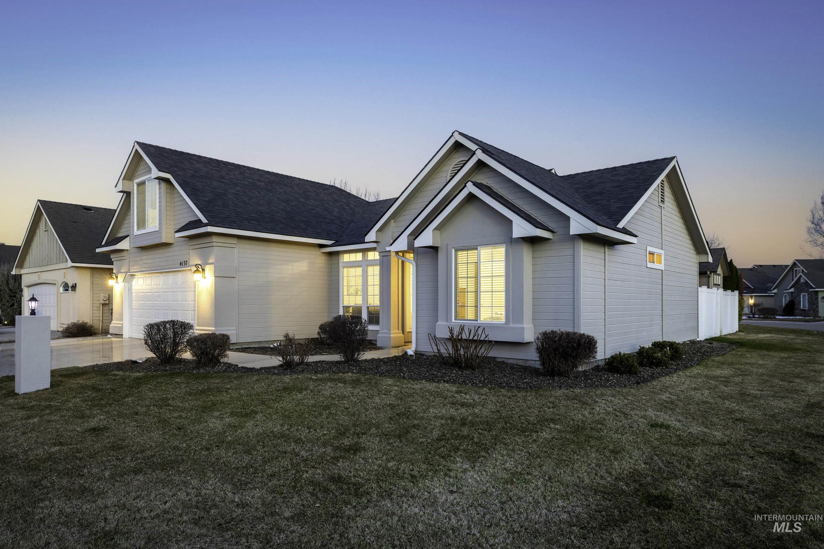 Meridian, Idaho 83646, United States, 3 Bedrooms Bedrooms, ,2 BathroomsBathrooms,Residential,Pending,58172