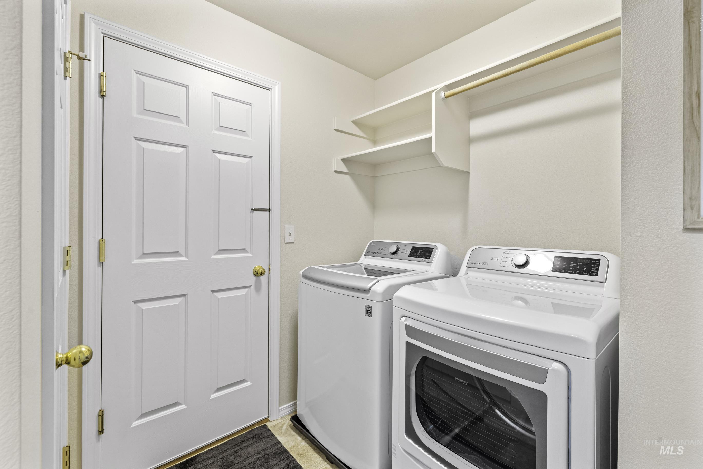 Meridian, Idaho 83646, United States, 3 Bedrooms Bedrooms, ,2 BathroomsBathrooms,Residential,Pending,58172