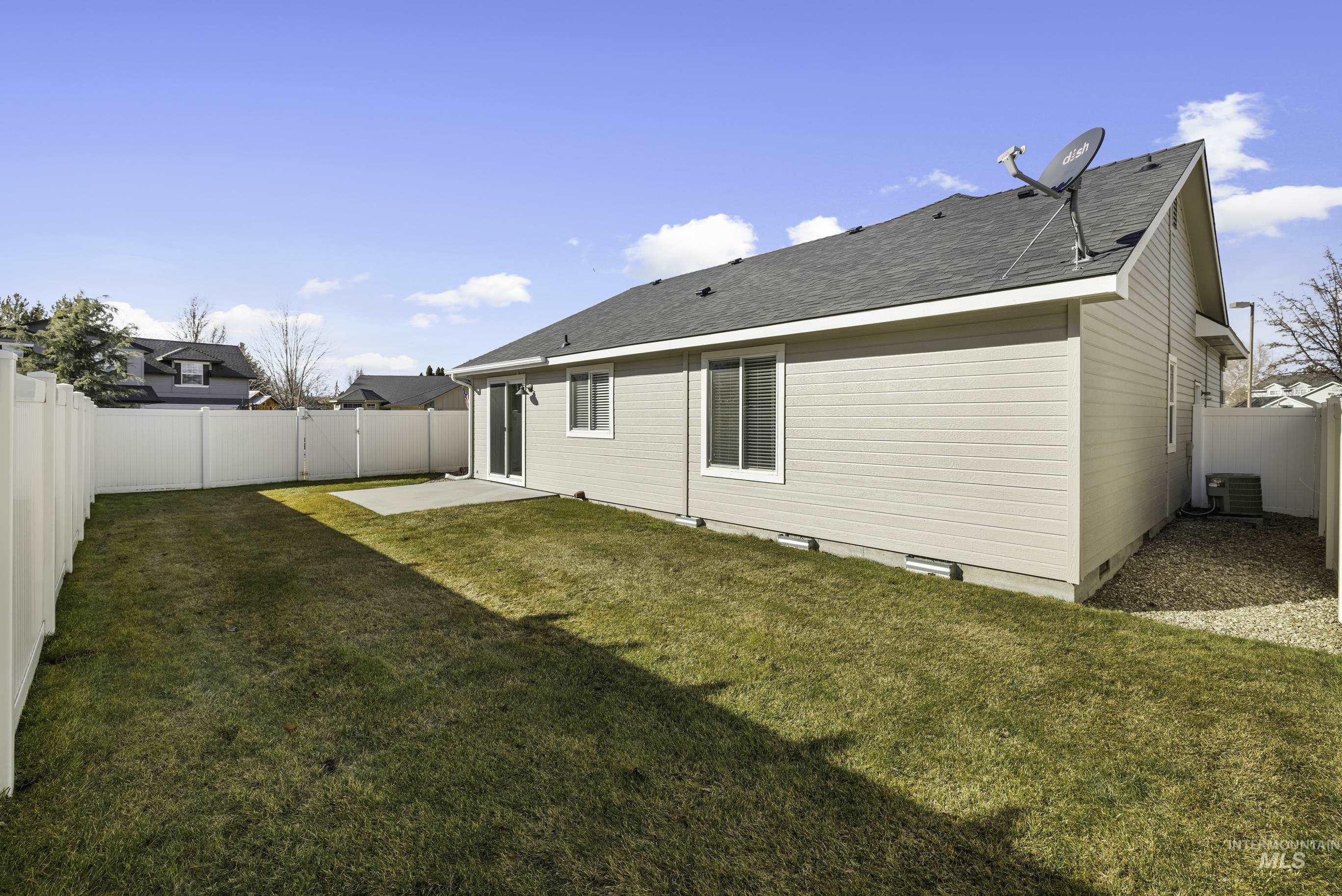 Meridian, Idaho 83646, United States, 3 Bedrooms Bedrooms, ,2 BathroomsBathrooms,Residential,Pending,58172