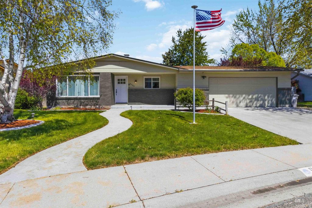 Photo of 9590 W Creede Steet St, Boise, ID 83704 (MLS # 98984304)