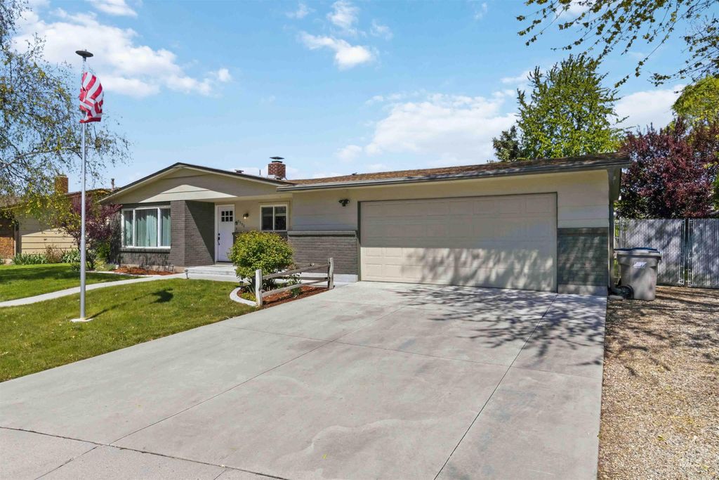 Photo of 9590 W Creede Steet St, Boise, ID 83704 (MLS # 98984304)