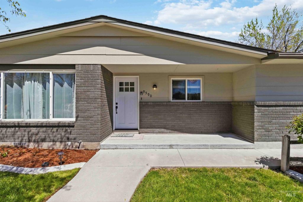Photo of 9590 W Creede Steet St, Boise, ID 83704 (MLS # 98984304)