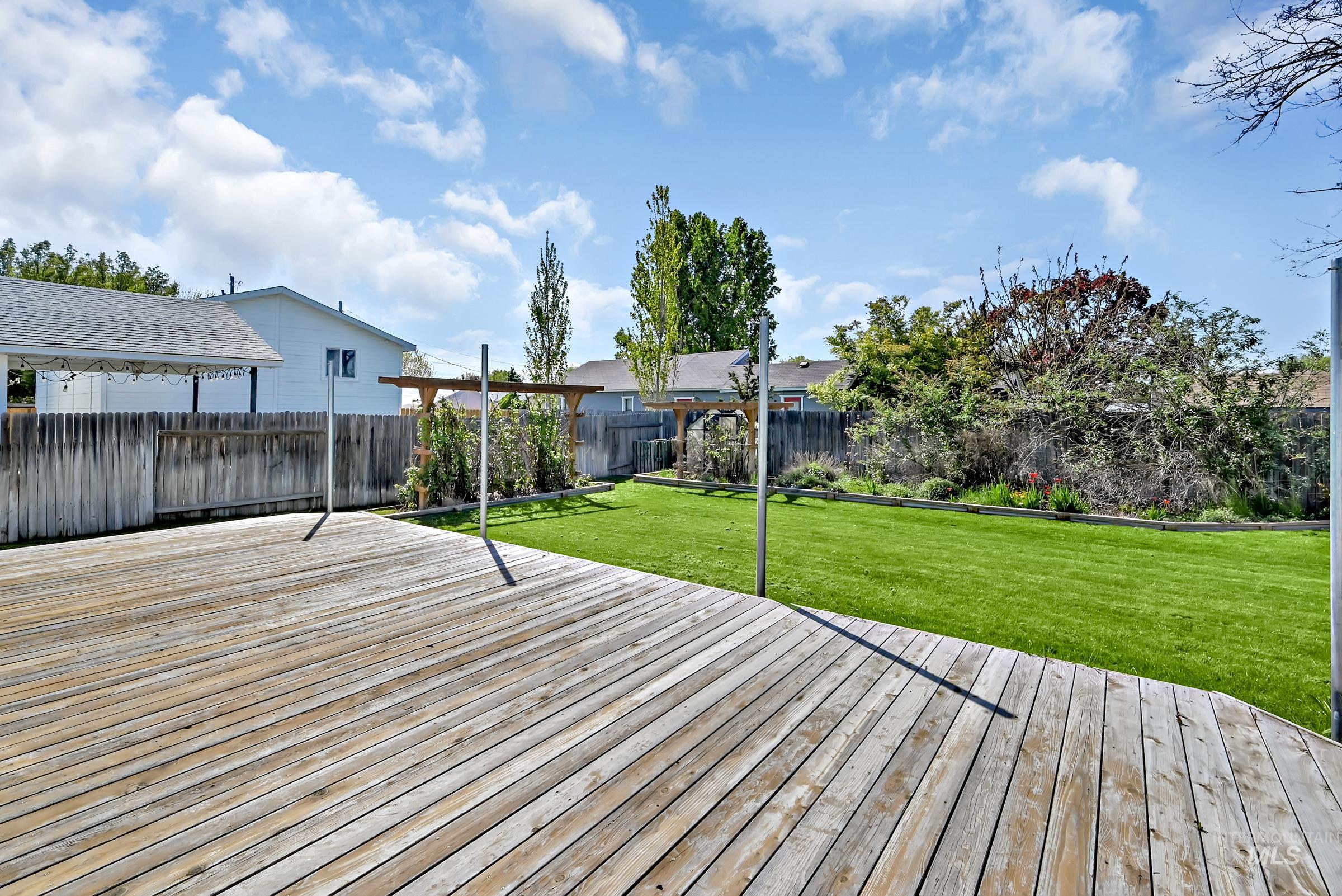11237 W Abram