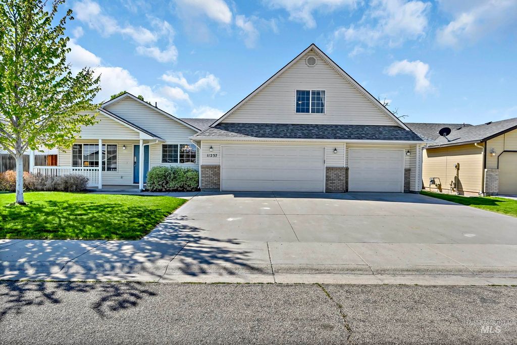 Photo of 11237 W W Abram Dr, Boise, ID 83713 (MLS # 98984080)