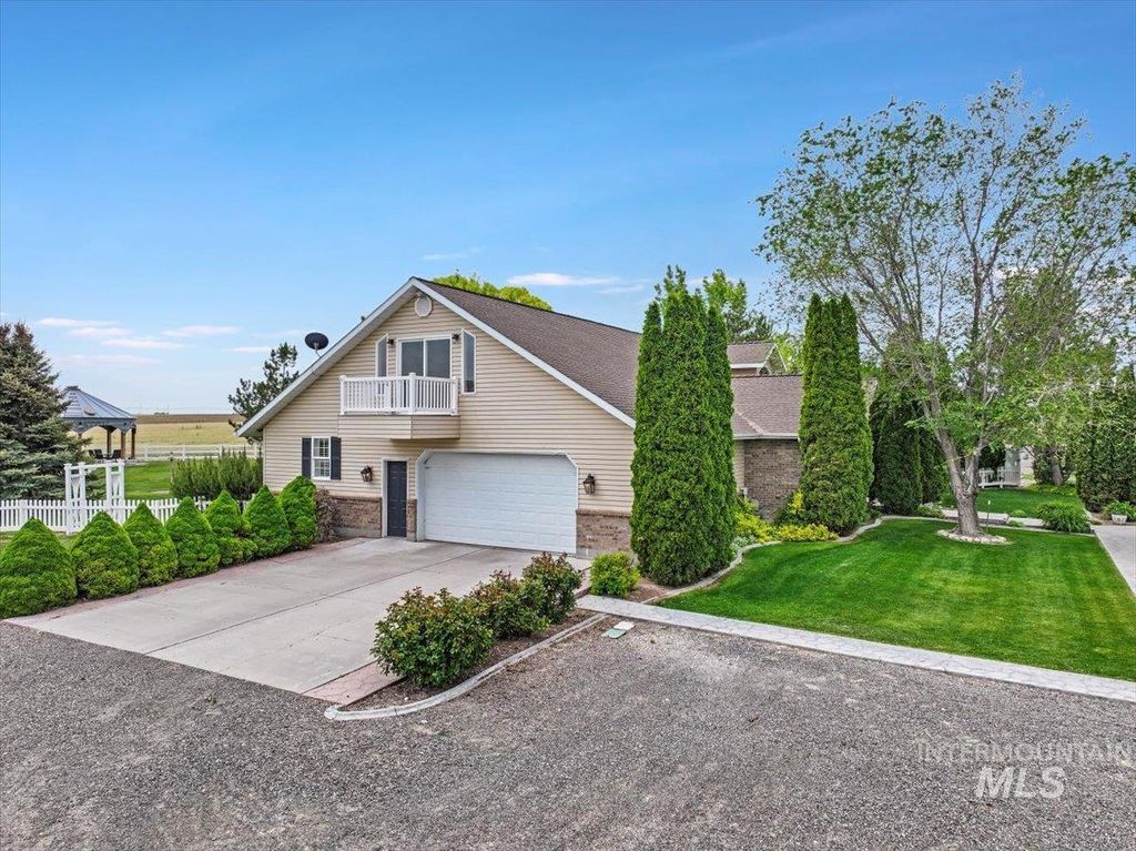 Photo of 1801 3900 N, Buhl, ID 83316 (MLS # 98948565)