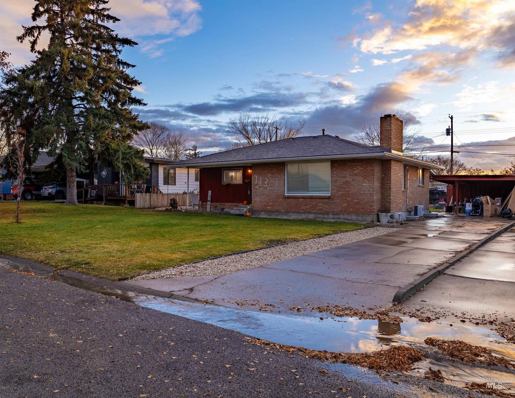 Photo of 713 8th Ave N, Buhl, ID 83316 (MLS # 98970751)