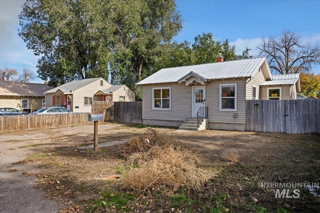 Photo of 320 Ash Street, Twin Falls, ID 83301 (MLS # 98965779)
