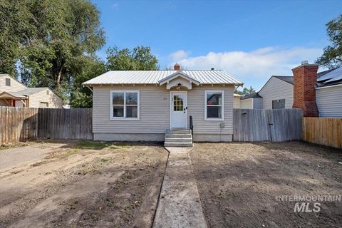Photo of 320 Ash Street, Twin Falls, ID 83301 (MLS # 98965779)