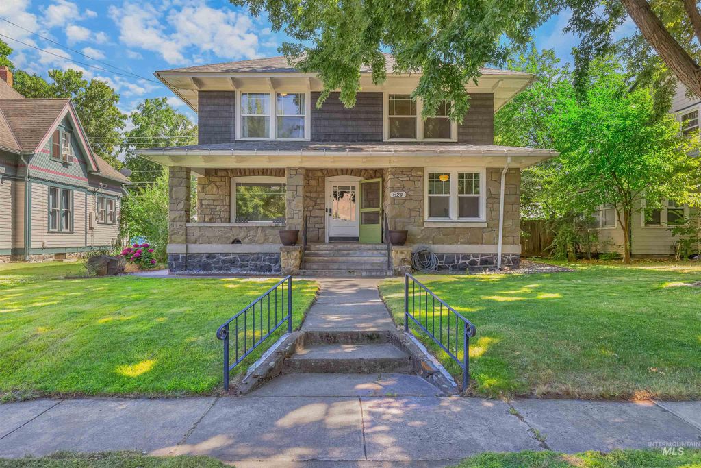 Photo of 624 6th Avenue, Lewiston, ID 83501 (MLS # 98953793)